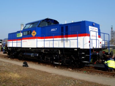 Reel Feeding Alstom 203 701-8 Diesel loc at Port of Rotterdam p1 03April2009