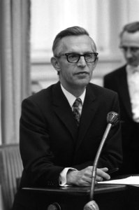 Regeringsantwoord op vragen over de Miljoenennota 1971 minister van Financien N, Bestanddeelnr 925-0485
