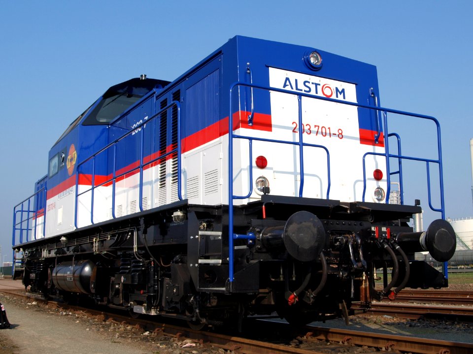 Reel Feeding Alstom 203 701-8 Diesel loc at Port of Rotterdam p3 03April2009