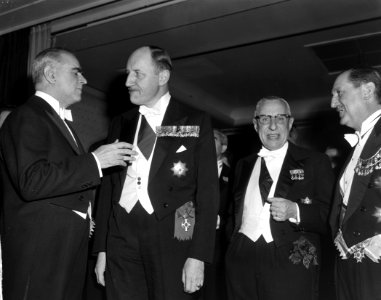 Regeringsdiner t.g.v. van de Griekse President. V.l.n.r. Minister-president Cara, Bestanddeelnr 914-8785