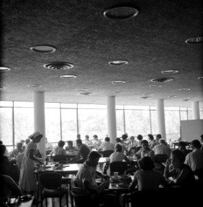 Rehovot Weizmann Institute interieur van het restaurant, Bestanddeelnr 255-3887