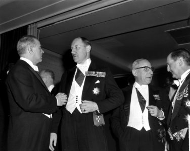 Regeringsdiner t.g.v. van de Griekse President. V.l.n.r. Minister-president Cara, Bestanddeelnr 914-8788