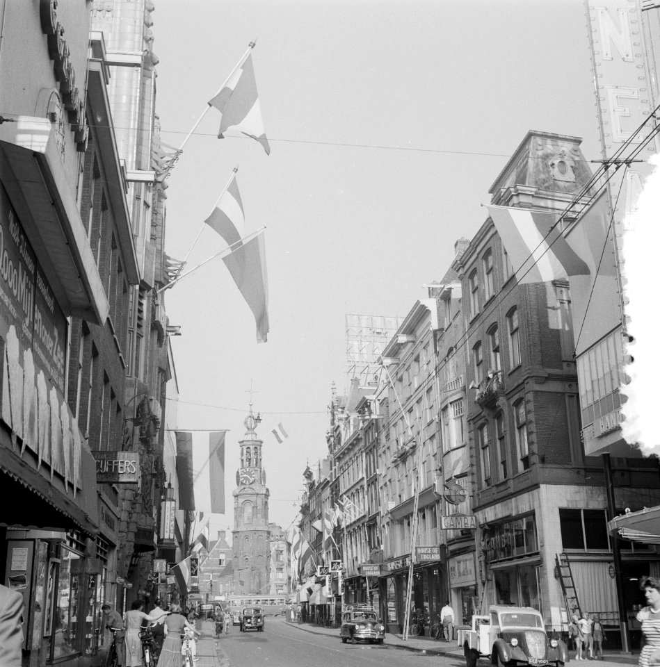 Reguliersbreestraat met vlaggen, Bestanddeelnr 907-3098