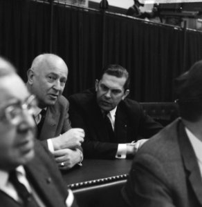 Regeringsverklaring door Minister President De Jong in Tweede Kamer , mr. Bieshe, Bestanddeelnr 920-2418