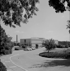 Rehovot. Weizmann Institute een van de gebouwen op het terrein van het instituu, Bestanddeelnr 255-3894