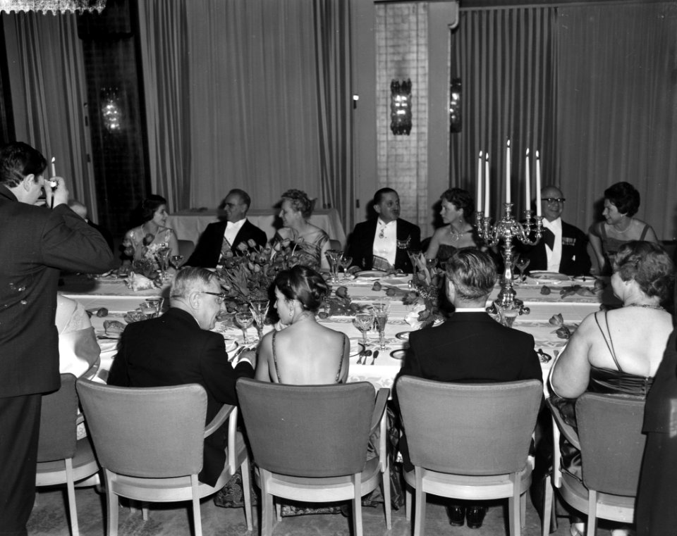 Regeringsdiner t.g.v. van de Griekse President. V.l.n.r. Minister-president Cara, Bestanddeelnr 914-8783