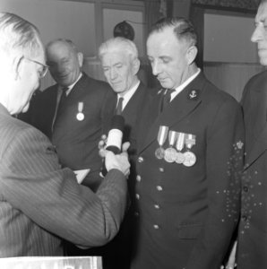 Redders van schipbreukelingen Ping An , onderscheiden te Terheide, Bestanddeelnr 918-7715