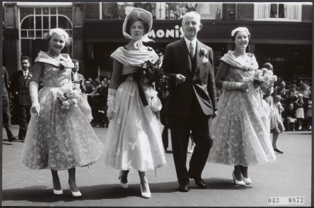 Reeks 043-0872, 043-0878 tm 043-0879 intocht bloemenkoningin in Den Haag, Bestanddeelnr 043-0872