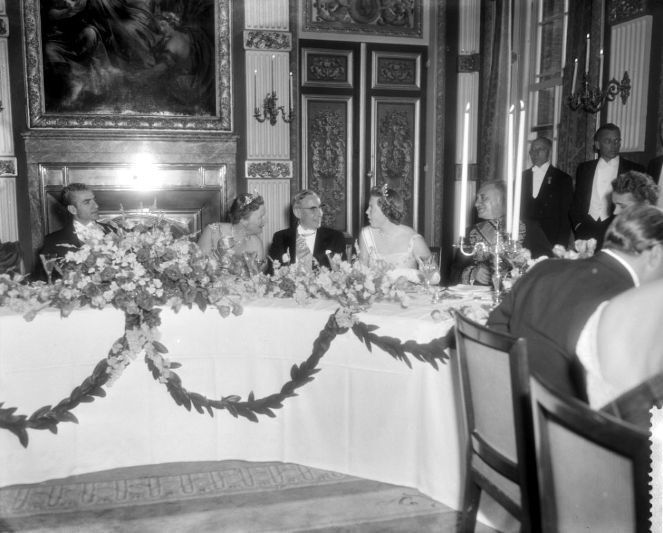 Regeringsdiner aangeboden door de ministerraad in de Treveszaal, Bestanddeelnr 910-3835
