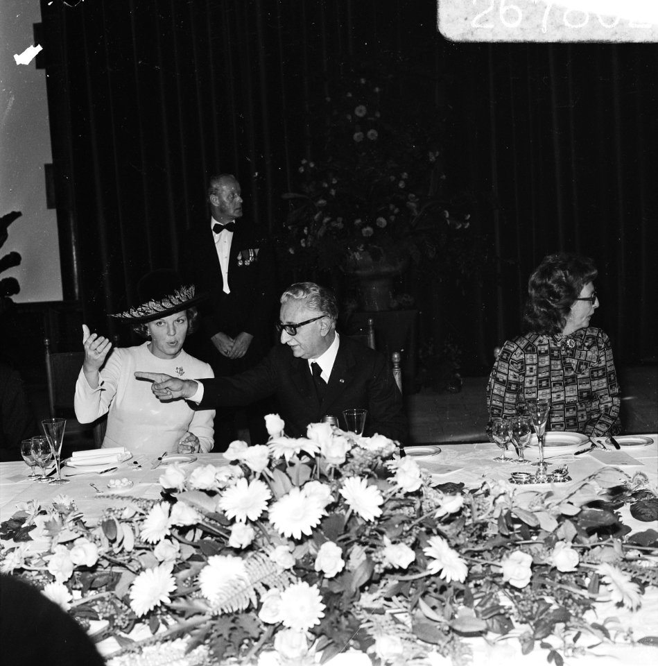 Regeringsdejeuner in de Ridderzaal president Leone en Prinses Beatrix, Bestanddeelnr 926-7802