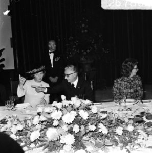 Regeringsdejeuner in de Ridderzaal president Leone en Prinses Beatrix, Bestanddeelnr 926-7802