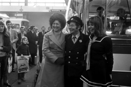 Reg Arney (Stan van Dubbeldekkers) op bedrijfsautotentoonstelling in RAI, Bestanddeelnr 925-3908