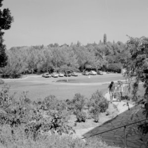 Rehovot. Weizmann Institute enkele medewerkers van het instituut op weg naar he, Bestanddeelnr 255-3885