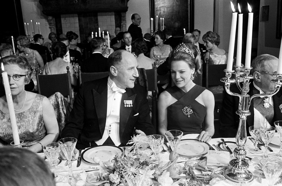 Regeringsdiner voor bruidspaar Margriet en Pieter van Vollenhoven in Leidse Lake, Bestanddeelnr 919-9444