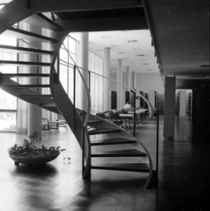 Rehovot. Weizmann Institute interieur van het gebouw waarin ondergebracht de bi, Bestanddeelnr 255-3913