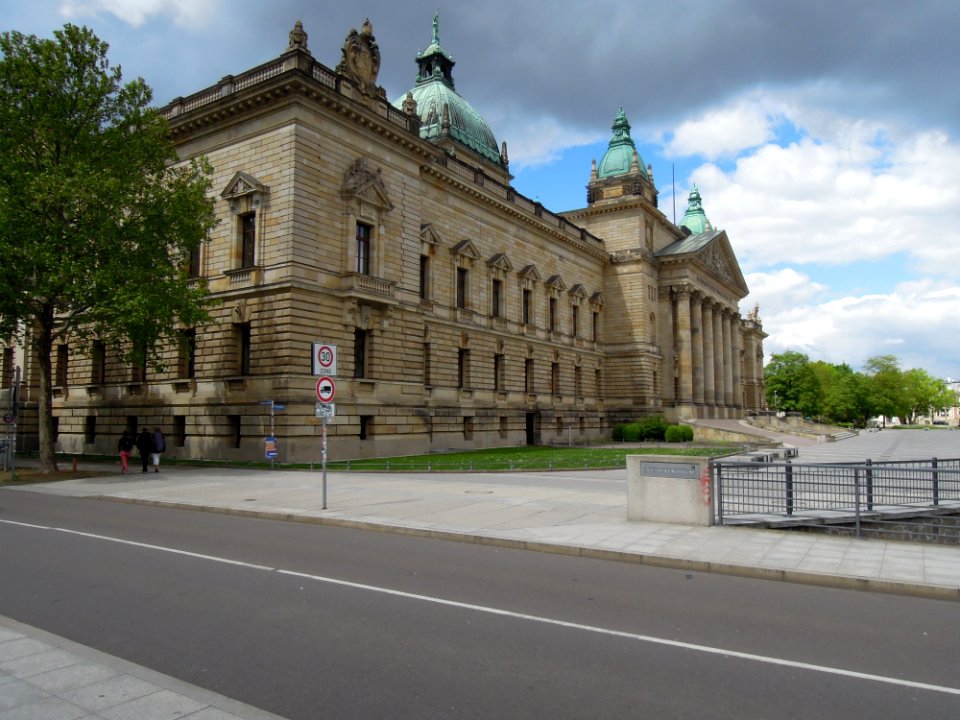 Reichsgerichtsgebäude in Leipzig in der Dreiviertelansicht von Südosten Mitte Mai 2019b