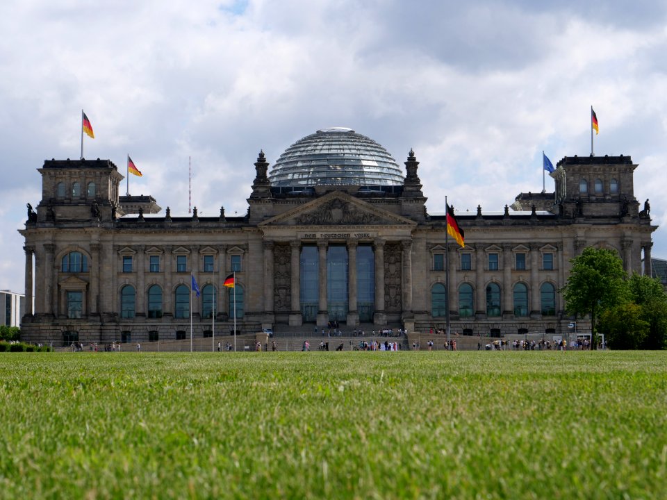 Reichstag building from west in june 2019 04