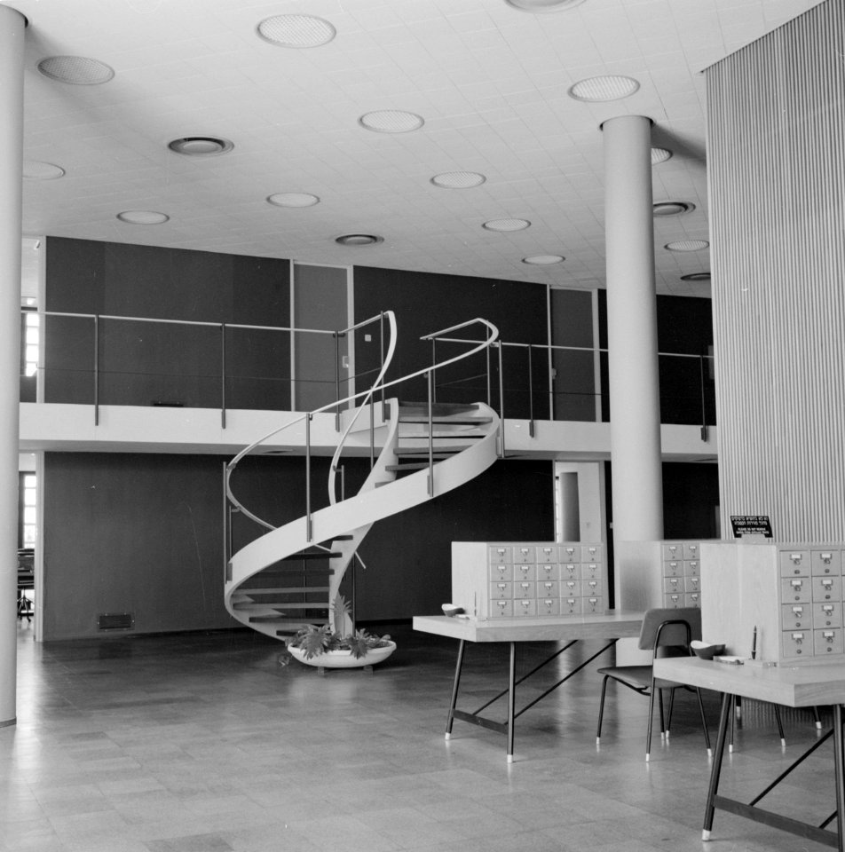 Rehovot. Weizmann Institute interieur van het gebouw waarin ondergebracht de bi, Bestanddeelnr 255-3911