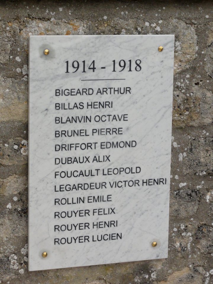 Regret (Verdun, Meuse) plaque B mémorial guerre sur le mur du cimetière