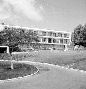 Rehovot Weizmann Institute een van de gebouwen op het terrein van het instituu, Bestanddeelnr 255-3882