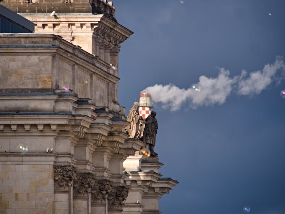 Reichstag with chimney behind 02