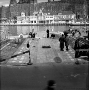 Regelen van de landingssteiger bij de Prins Hendrikkade, Bestanddeelnr 909-4186