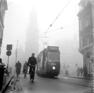 Regulierbreestraat in de mist, op de achtergrond de Munttoren, Bestanddeelnr 909-2934