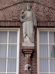 Reek klooster Heijtmorgen Heiligenbeeeld boven ingang