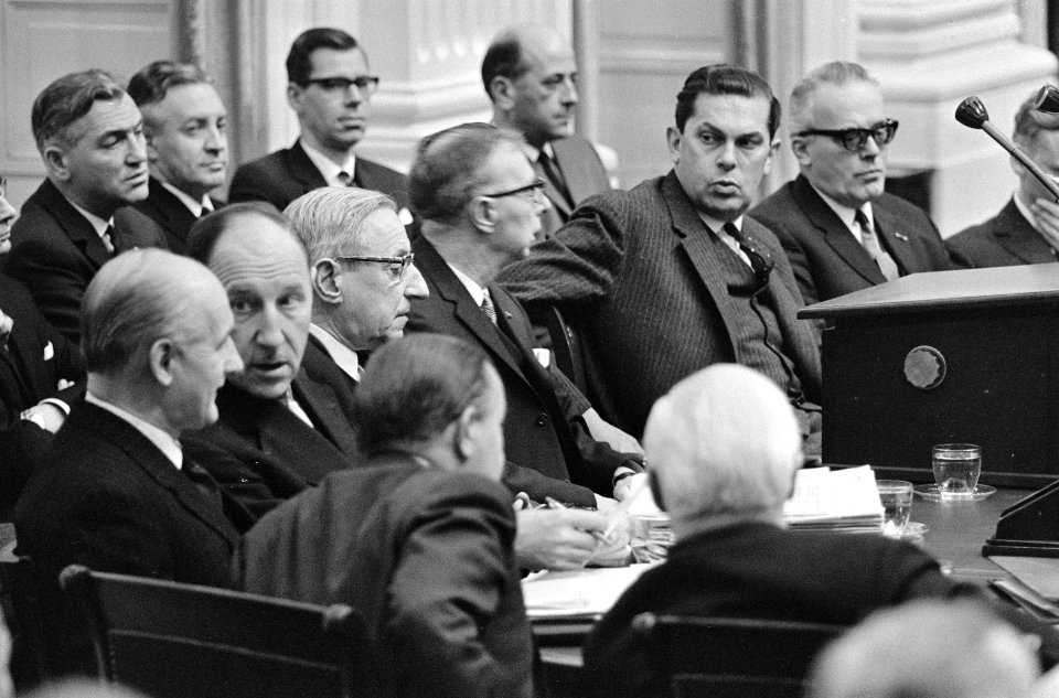Regeringstafel met o.a. Joseph Luns (KVP), Jan De Quay (KVP), premier Jelle Zijl, Bestanddeelnr 919-8312