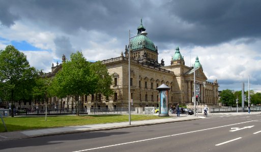 Reichsgerichtsgebäude in Leipzig von der Harkortstraße im Südosten gesehen Mitte Mai 2019