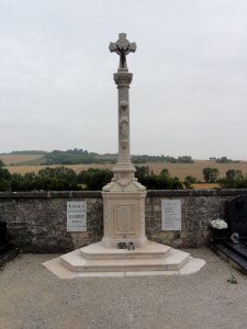 Regret (Verdun, Meuse) croix de cimetière et plaques mémorial guerre photo