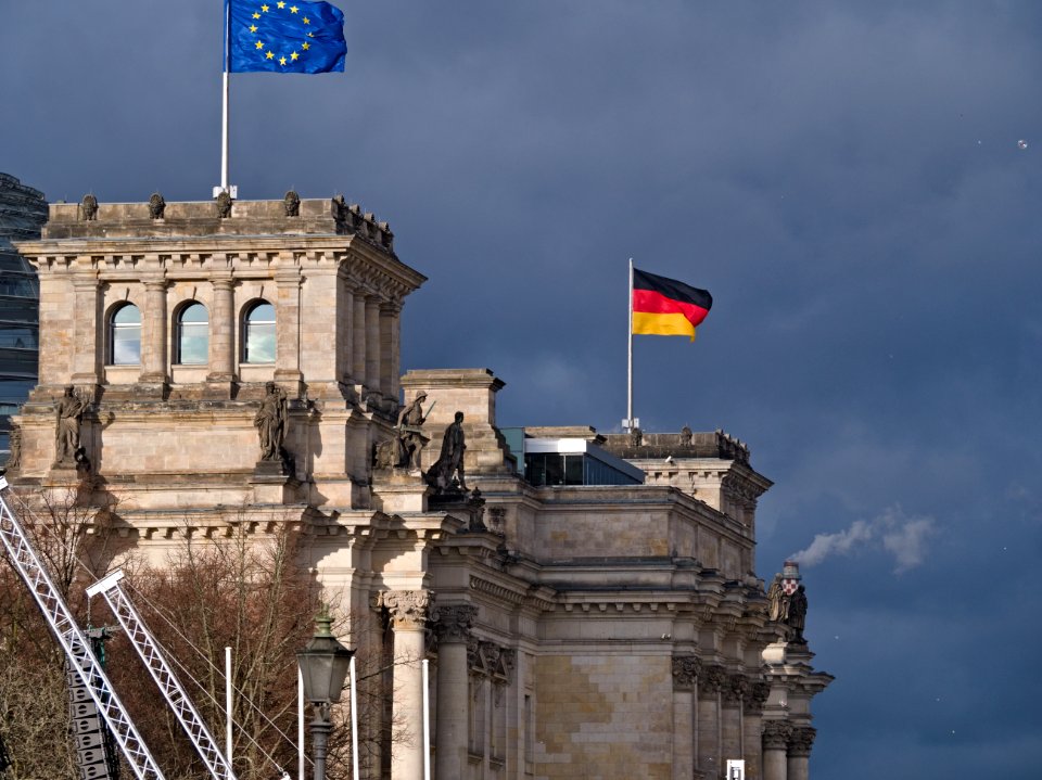 Reichstag with chimney behind 06