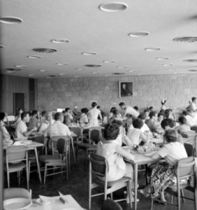 Rehovot Weizmann Institute interieur van het restaurant, Bestanddeelnr 255-3886