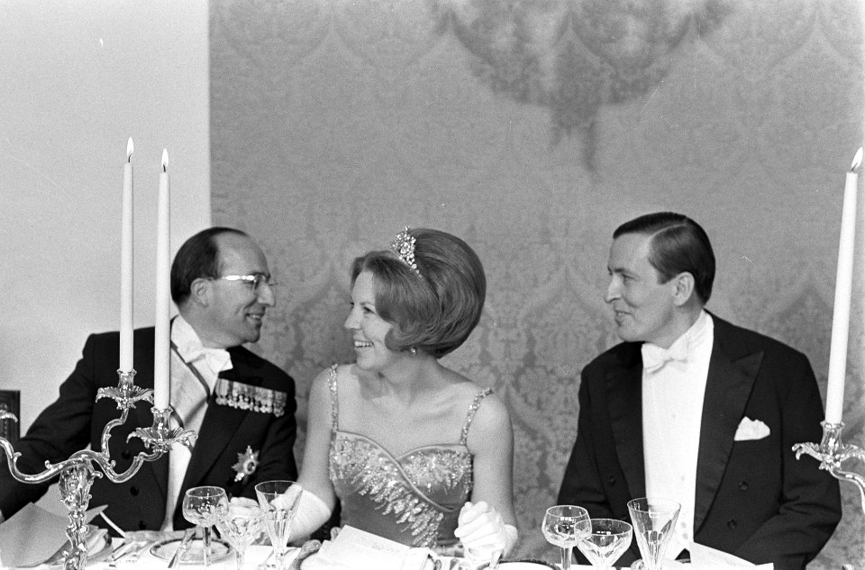 Regeringsdiner te Delft in Prinsenhof, prinses Beatrix Claus, Bestanddeelnr 918-8572