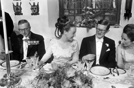 Regeringsdiner voor bruidspaar in Leidse Lakonhal, v.l.n.r. Zijlstra, het bruids, Bestanddeelnr 919-9448