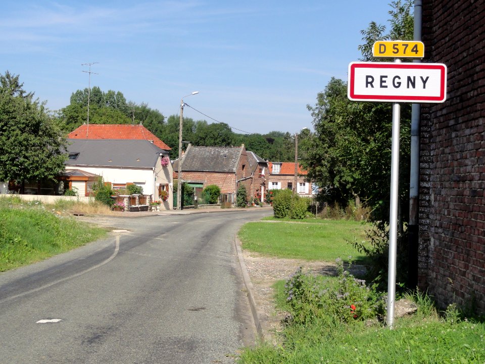 Regny (Aisne) city limit sign