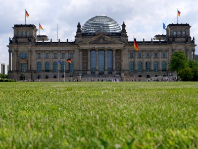 Reichstag building from west in june 2019 05