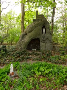Reek (Landerd) Rijksmonument 519144 Klooster St. Elisabeth, tuin Lourdesgrotje