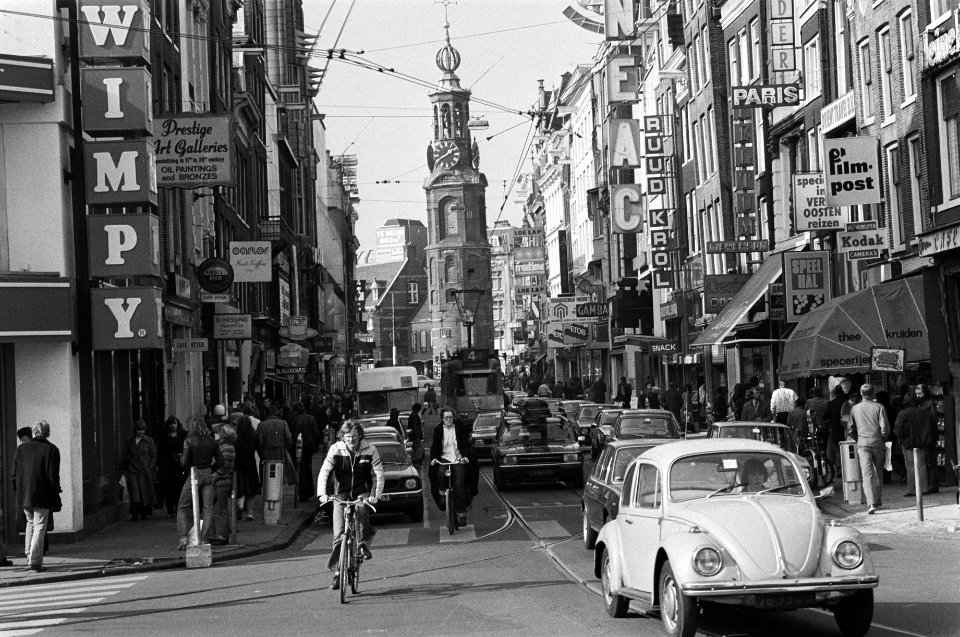 Reguliersbreestraat in Amsterdam wordt autovrij gemaakt de Reguliersbreestraat,, Bestanddeelnr 930-7061
