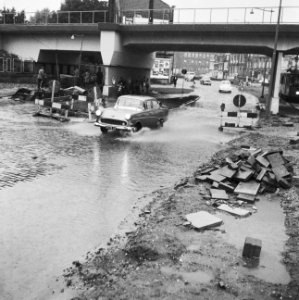 Regenval in Rotterdam, Bestanddeelnr 934-6323