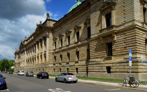 Reichsgerichtsgebäude an der Wilhelm-Seyfferth-Straße in Leipzig in der Dreiviertelansicht Mitte Mai 2019a
