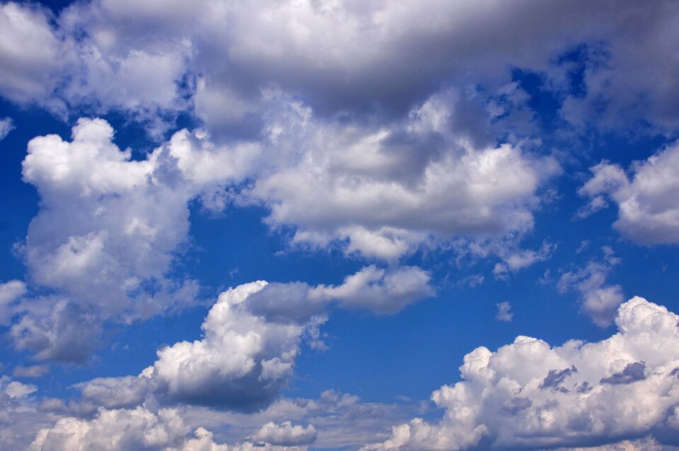 Sky blue clouds form
