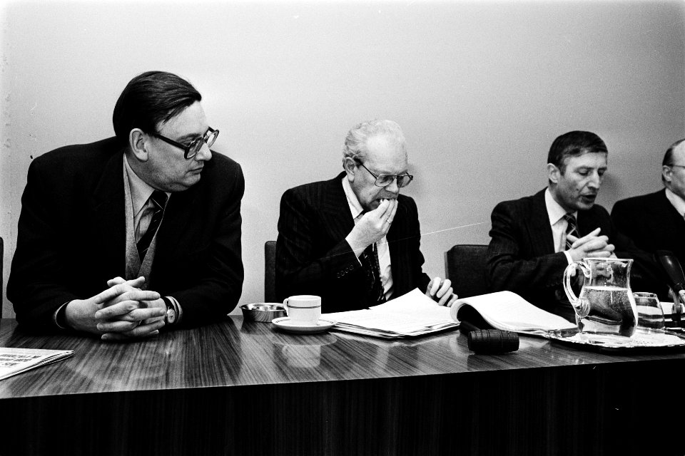 Regering, Vakbonden en werkgevers spreken in SER gebouw Den Haag over arbeidsove, Bestanddeelnr 930-6924