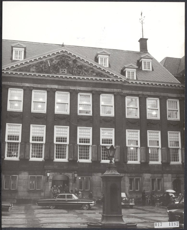 Reeks 017-1182 tm 017-1183 buitenzijde stadhuis Amsterdam, Bestanddeelnr 017-1182