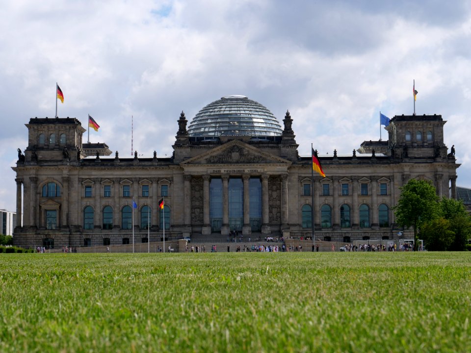Reichstag building from west in june 2019 03