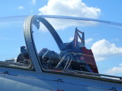 Show jet fighter