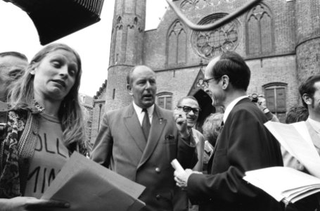 Regeringsverklaring van nieuwe kabinet in Tweede Kamer , Drees jr (rechts) en …, Bestanddeelnr 924-7876