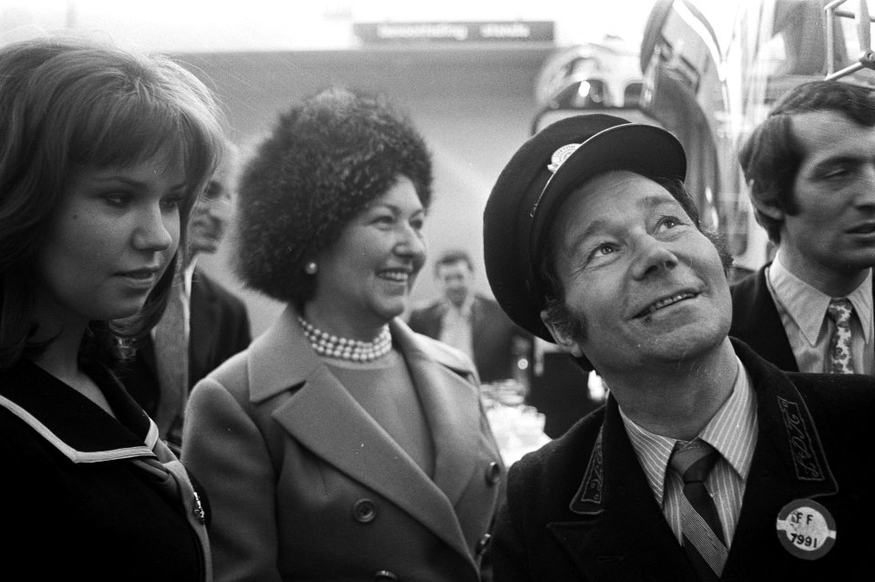 Reg Arney (Stan van Dubbeldekkers) op bedrijfsautotentoonstelling in RAI, Bestanddeelnr 925-3909