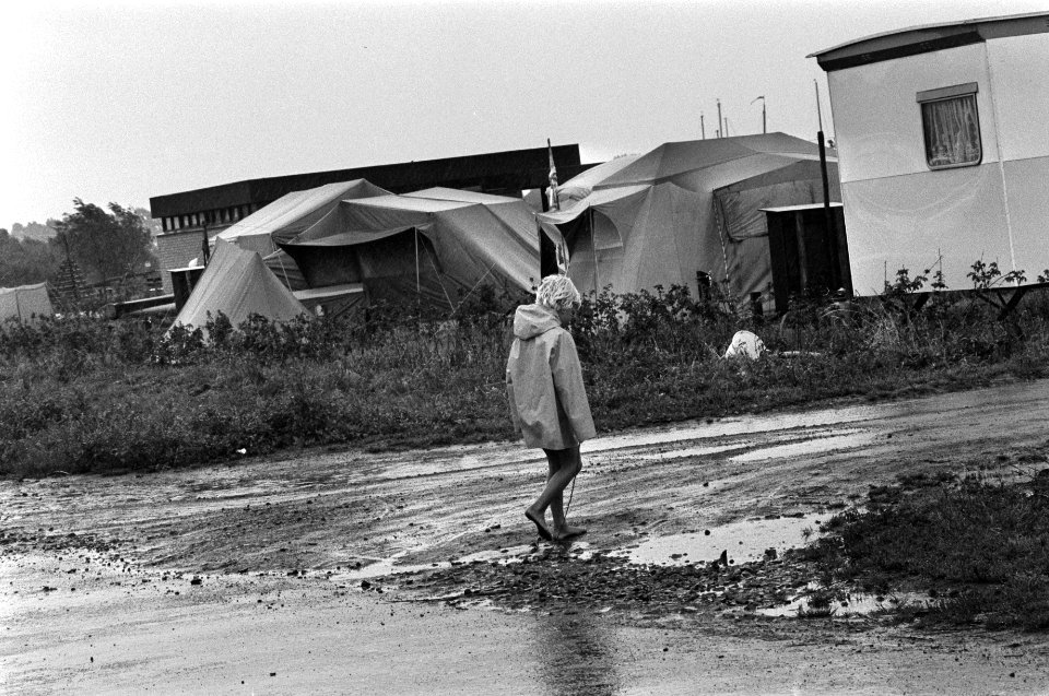 Regen in de vakantie camping, Bestanddeelnr 927-3814