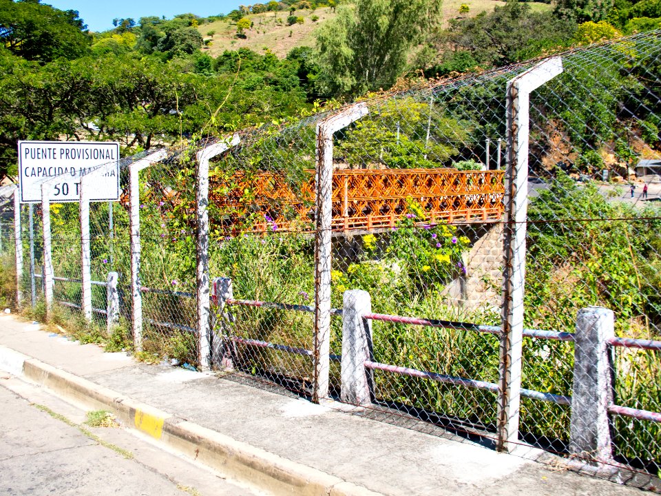 Puente provisional en la salida de Tecoluca El Salvador